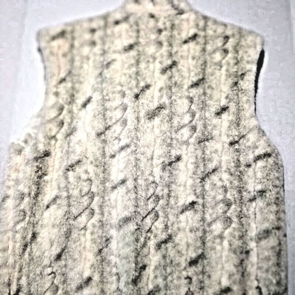 Starfire Size Med Zip up Vest, Very Classy Warm & Cozy Callar Vest. - Picture 10 of 13